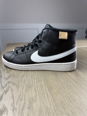 Nike Court Royale 2 Mid. Brand new. Size 9.5.